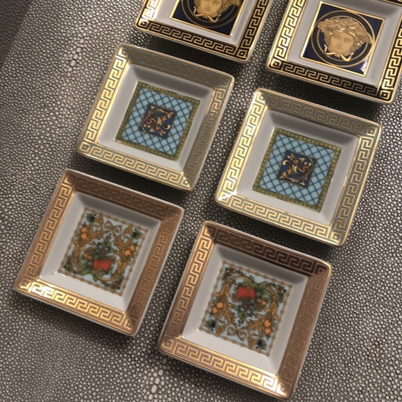 Versace Collection of 8 mini 2”x2” plates - Picture 5 of 9